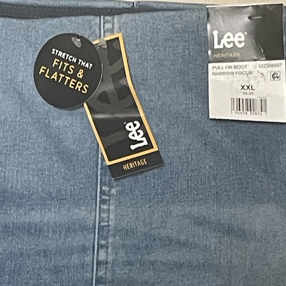 Lee Women's Heritage High Rise Pull On Flare Jean Size XXL NWT - Picture 9 of 13